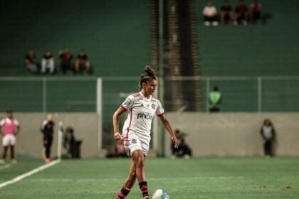 Laysa em atividade com a camisa do Flamengo (Foto: Reprodução/ Redes Sociais)