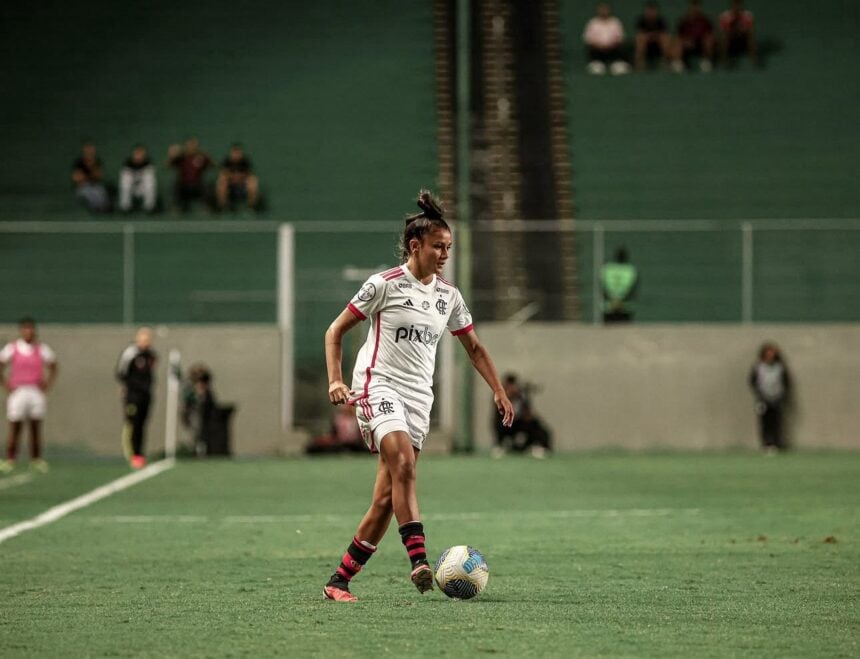 Laysa em atividade com a camisa do Flamengo (Foto: Reprodução/ Redes Sociais)